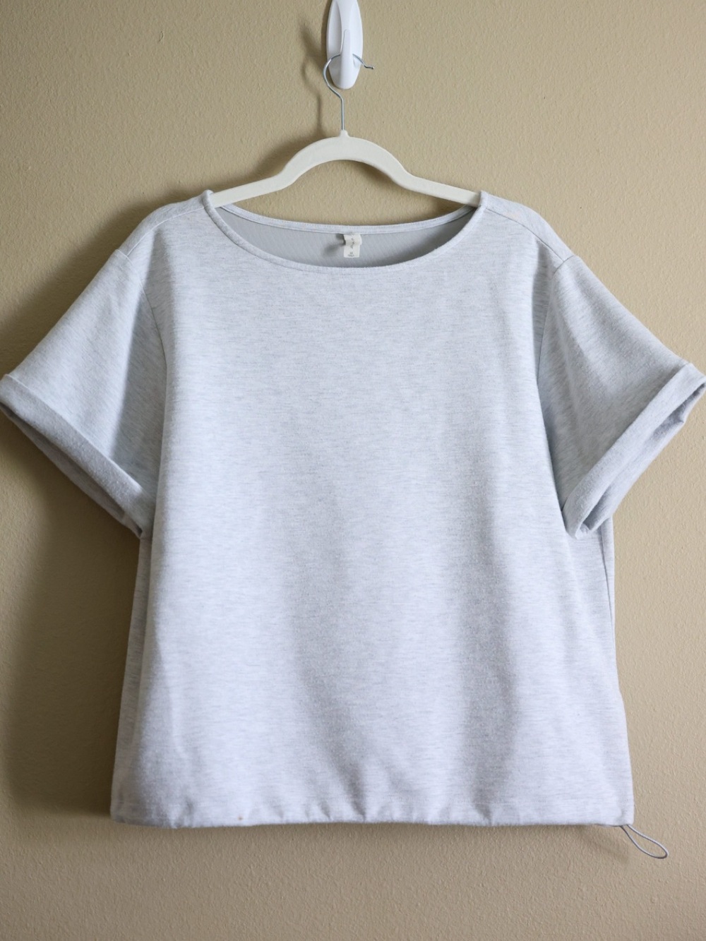 We Wander Gray Cuffed Sleeve Drawstring Hem Top Women’s XL